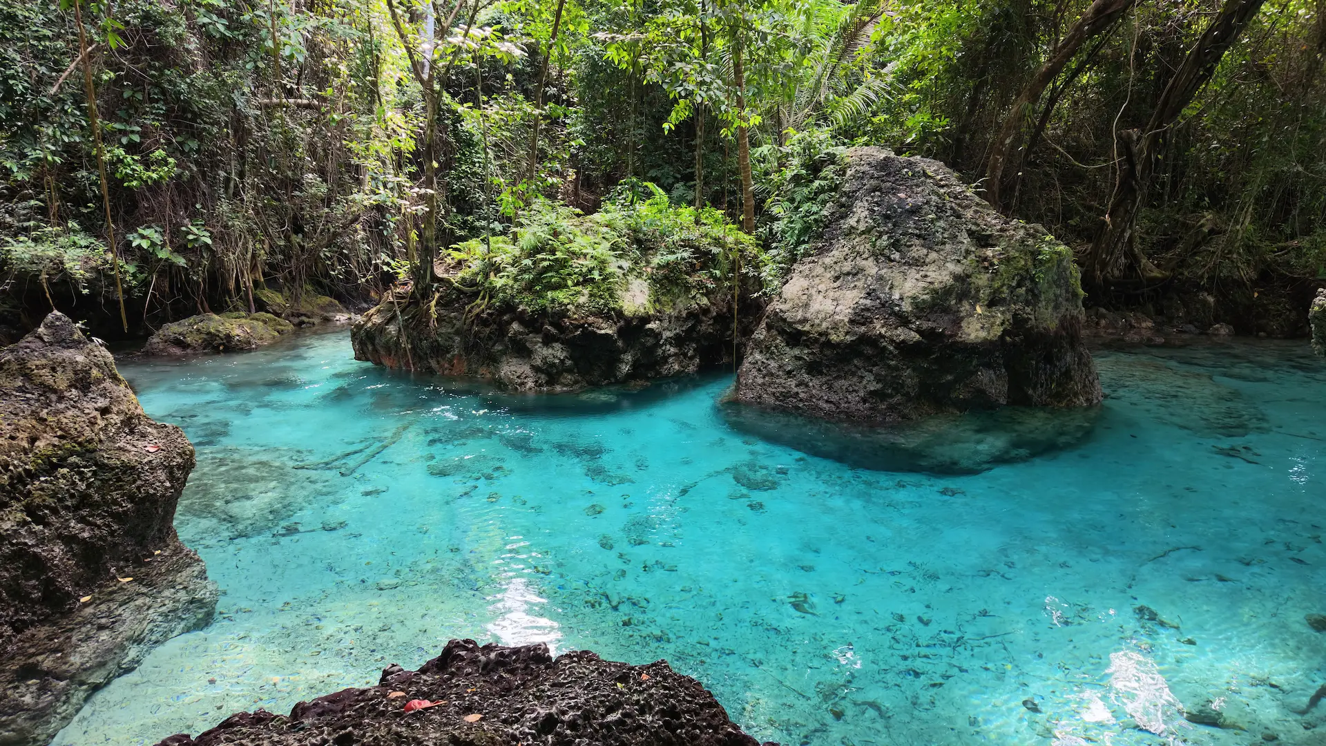 Pemandangan alam dan keindahan wisata Paisu Batango di Desa Lukpanenteng, Kabupaten Banggai Kepulauan